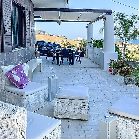 Holiday home 5 Bedroom Awesome In Brancaleone Brancaleone Marina