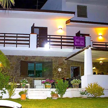Holiday home 5 Bedroom Awesome In Brancaleone Brancaleone Marina