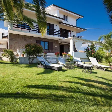 Mare Panoramica Estia Feriehus *